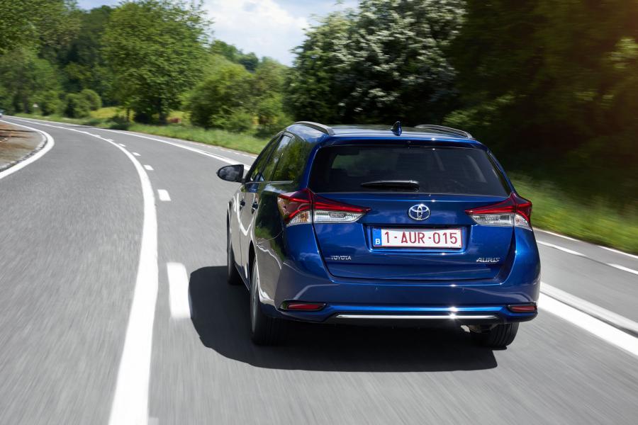  Toyota Auris Tourer Sports 2015 года  (фото 14 из 30)